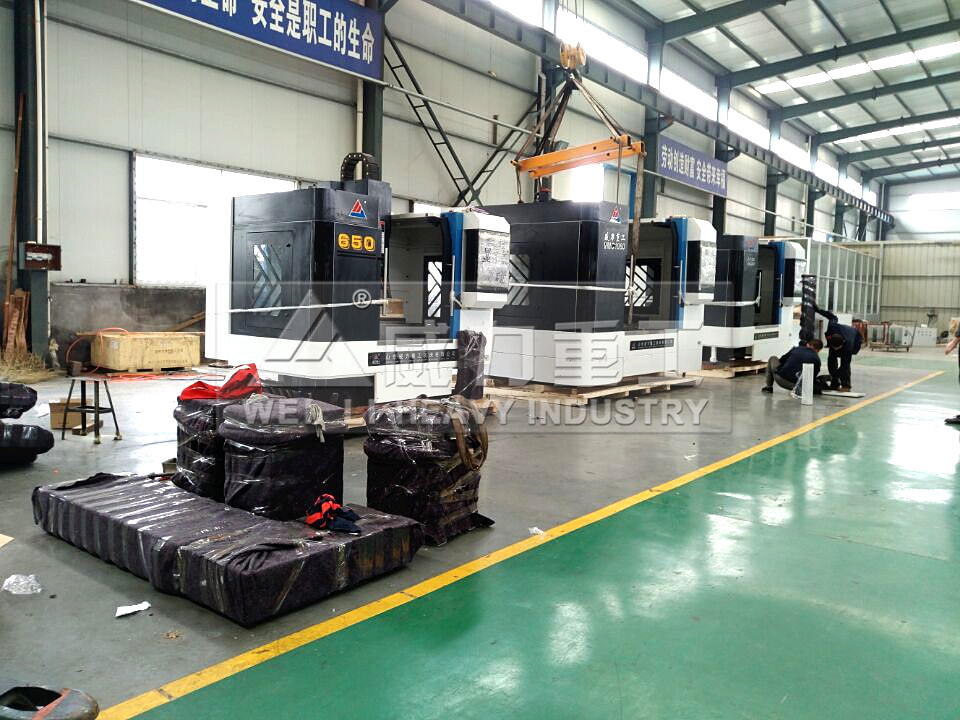 三臺650_850加工中心裝車發(fā)往浙江某模具廠