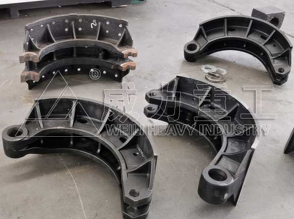 數(shù)控專機(jī)生產(chǎn)完成的汽車蹄鐵