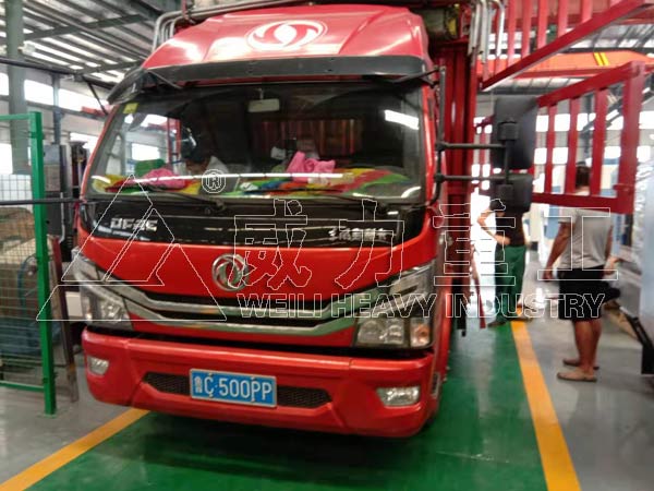 1060立式加工中心準(zhǔn)備裝車發(fā)貨